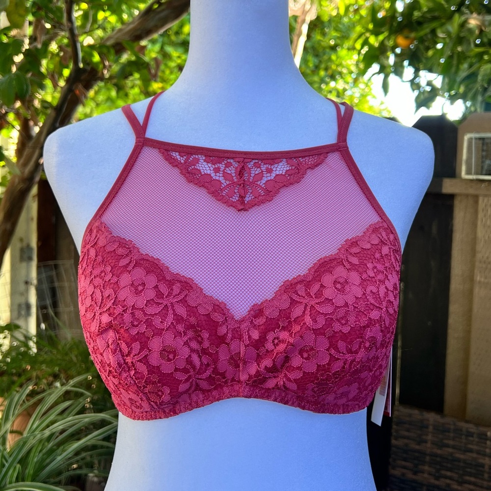 High-neck lace bralette ✨